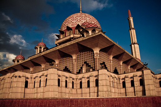Masjidka-Putra-ee-ku-yaal-Putrajaya-Malaysia.j